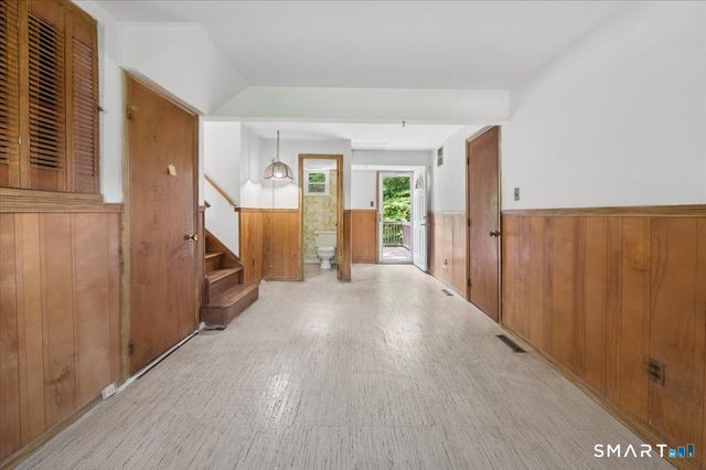 8 Stanwick Circle, Stamford, CT 06905