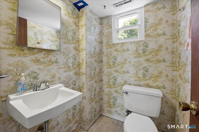 8 Stanwick Circle, Stamford, CT 06905