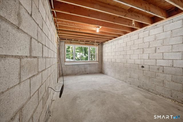8 Stanwick Circle, Stamford, CT 06905
