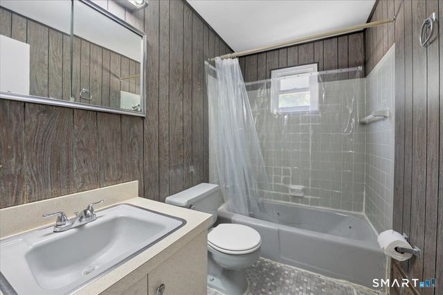 8 Stanwick Circle, Stamford, CT 06905