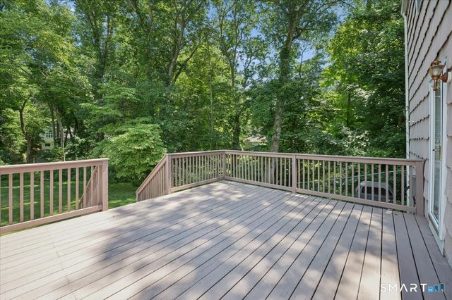 8 Stanwick Circle, Stamford, CT 06905