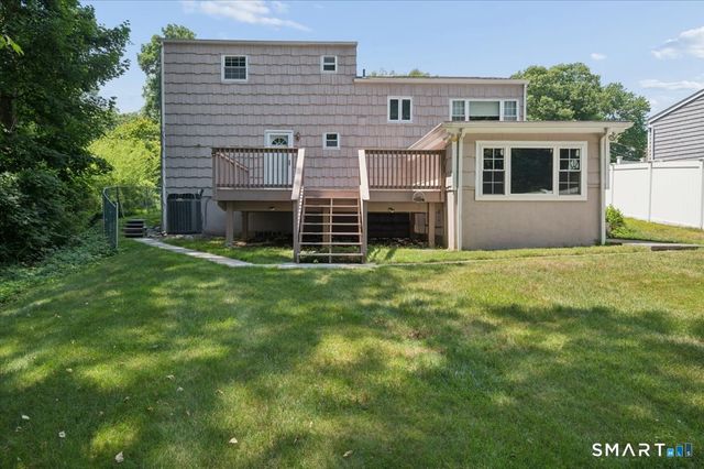 8 Stanwick Circle, Stamford, CT 06905