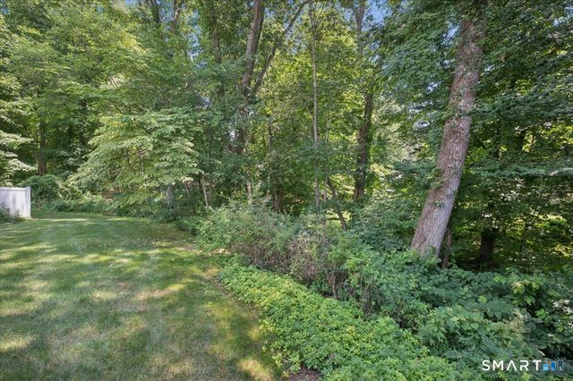 8 Stanwick Circle, Stamford, CT 06905