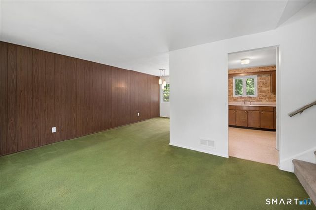 8 Stanwick Circle, Stamford, CT 06905