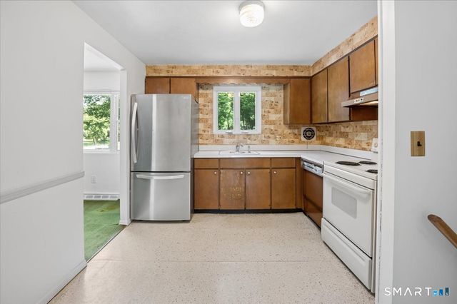 8 Stanwick Circle, Stamford, CT 06905