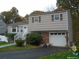 8 Stanwick Circle, Stamford, CT 06905