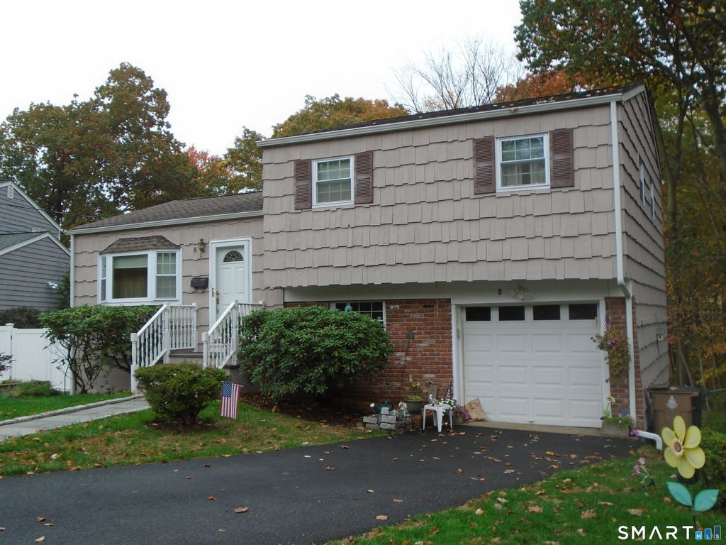 8 Stanwick Circle, Stamford, CT 06905