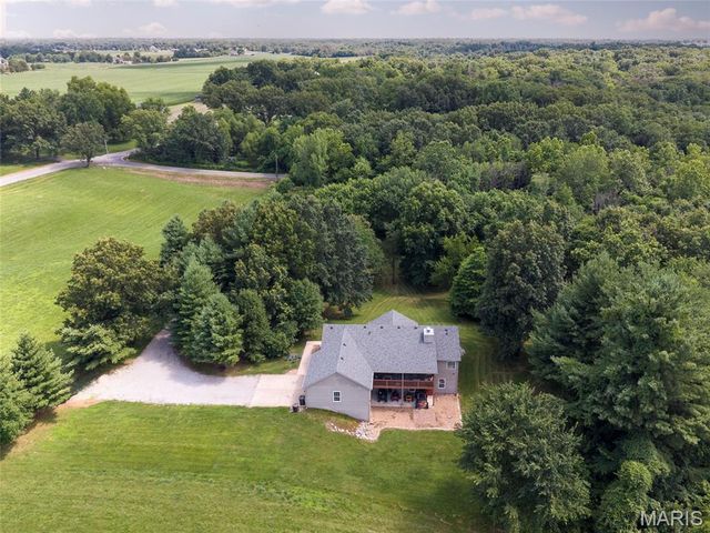 8125 E Mick Road, Edwardsville, IL 62025