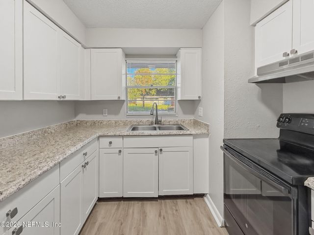 9753 WAYNESBORO Avenue, Jacksonville, FL 32208