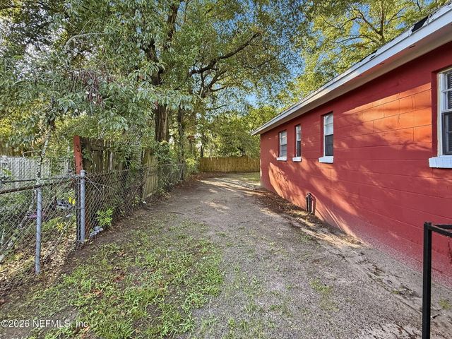 9753 WAYNESBORO Avenue, Jacksonville, FL 32208