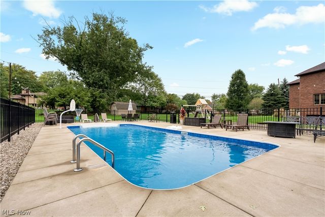 1280 Grenada Drive NE, Canton, OH 44714
