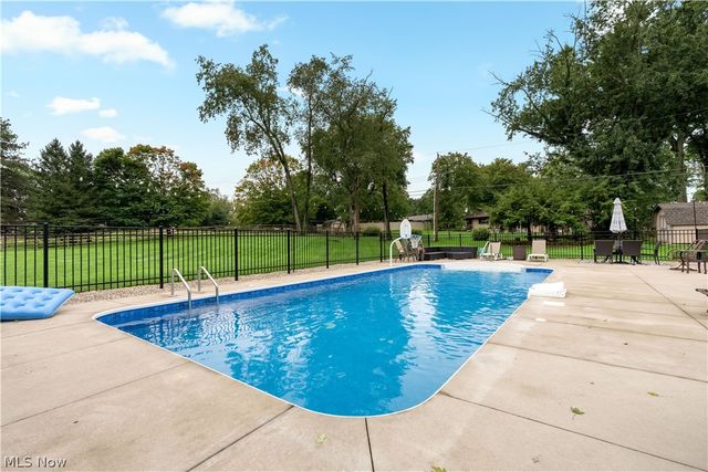 1280 Grenada Drive NE, Canton, OH 44714