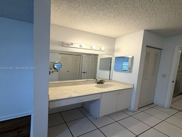1400 SW 124th Terrace 402Q, Pembroke Pines, FL 33027
