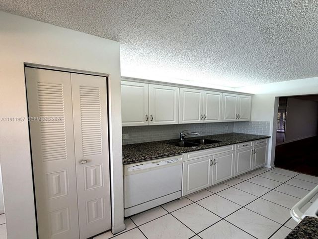 1400 SW 124th Terrace 402Q, Pembroke Pines, FL 33027