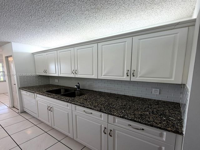 1400 SW 124th Terrace 402Q, Pembroke Pines, FL 33027