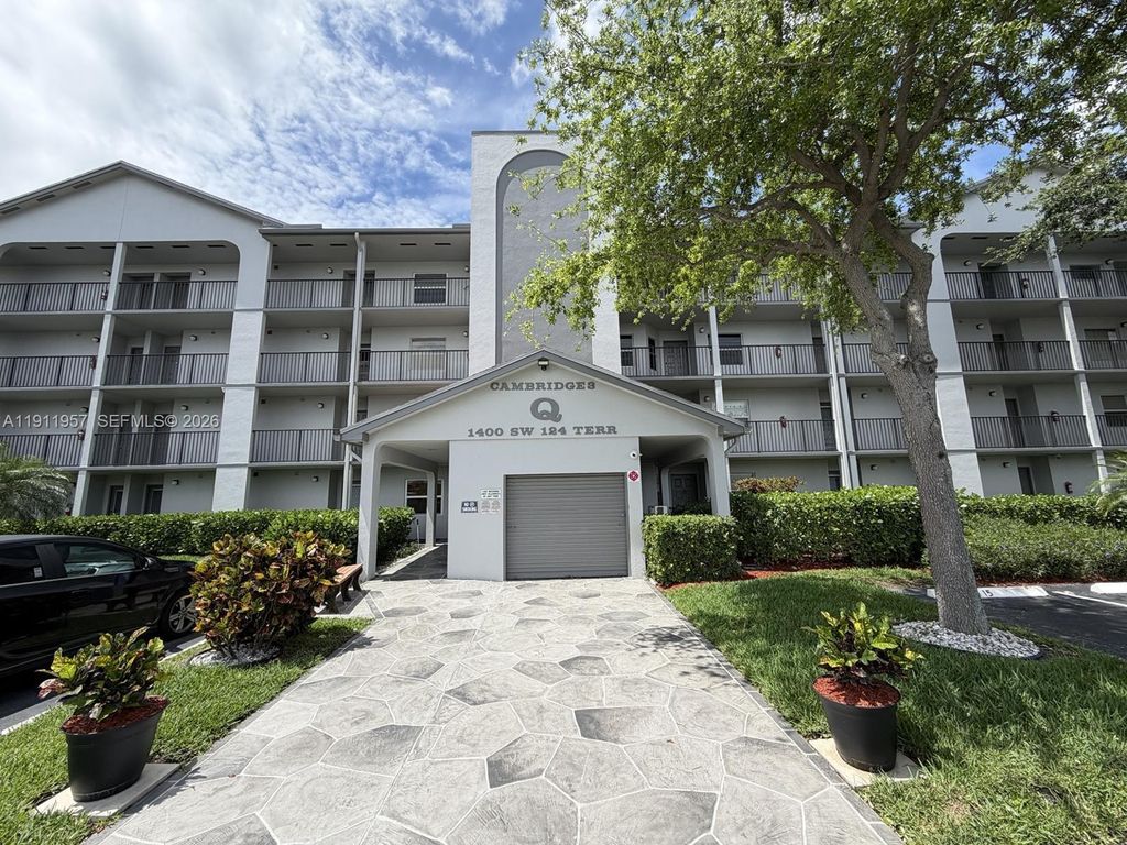 1400 SW 124th Terrace 402Q, Pembroke Pines, FL 33027