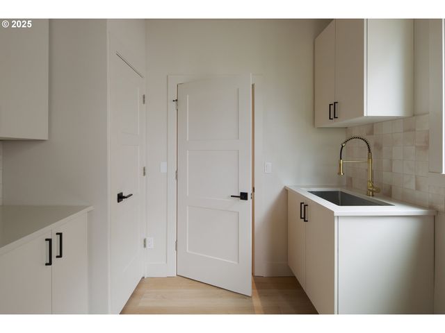 3400 Sw SHERWOOD Pl, Portland, OR 97239