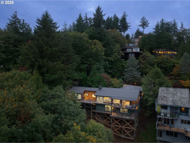 3400 Sw SHERWOOD Pl, Portland, OR 97239