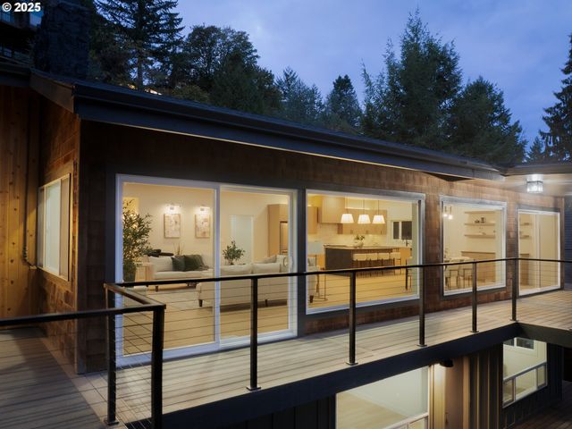 3400 Sw SHERWOOD Pl, Portland, OR 97239