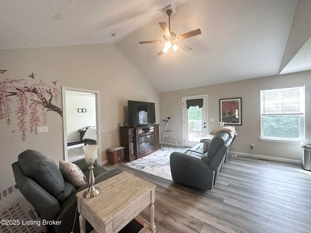 461 High St, New Haven, KY 40051