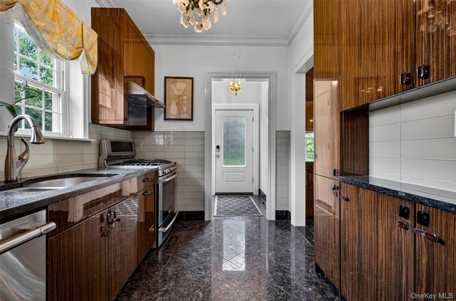 3215 Murray Lane, Flushing, NY 11354