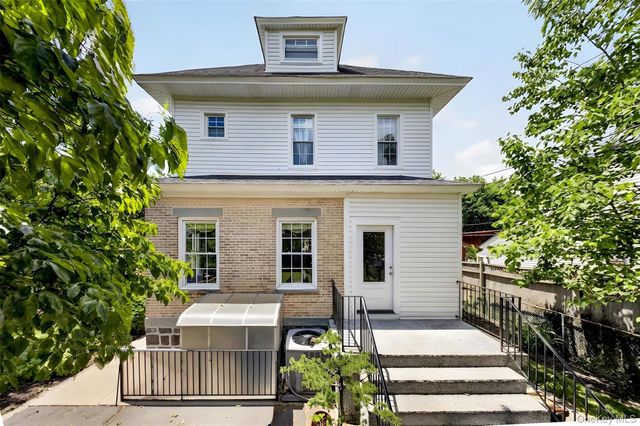 3215 Murray Lane, Flushing, NY 11354