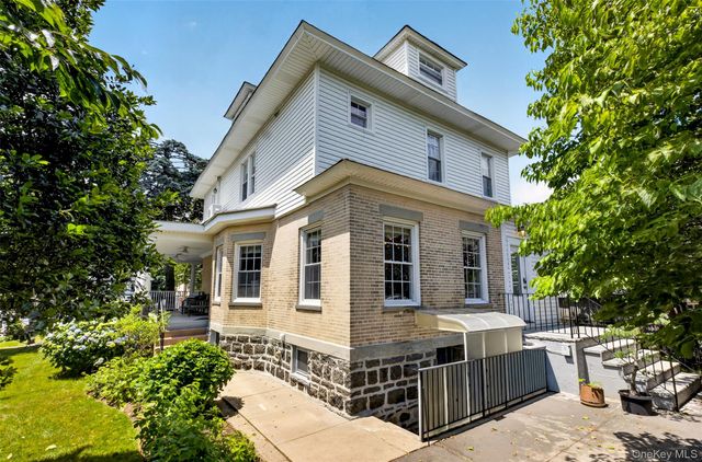 3215 Murray Lane, Flushing, NY 11354