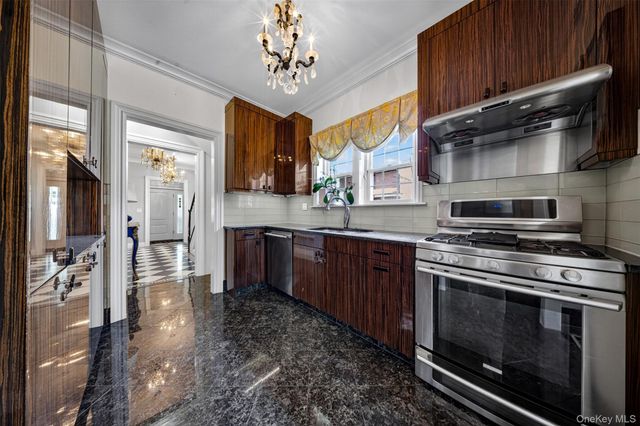 3215 Murray Lane, Flushing, NY 11354