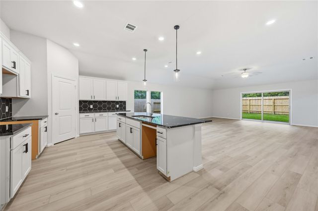 2902 River Juniper Lane, Crosby, TX 77532