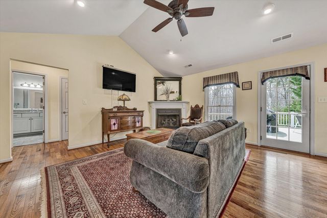 20 South Pointe LN, Moneta, VA 24121