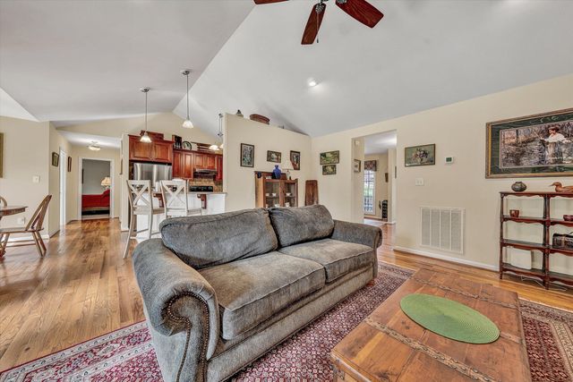 20 South Pointe LN, Moneta, VA 24121