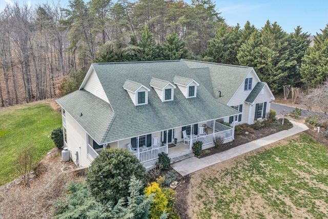 20 South Pointe LN, Moneta, VA 24121