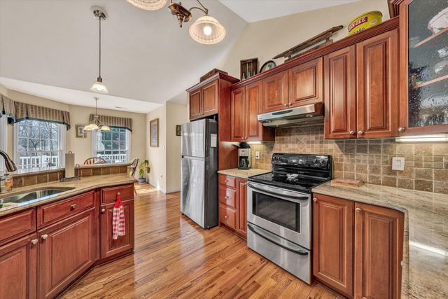 20 South Pointe LN, Moneta, VA 24121