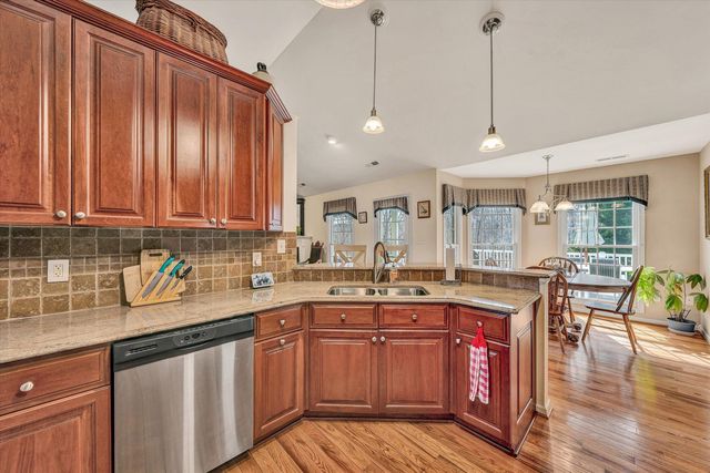 20 South Pointe LN, Moneta, VA 24121