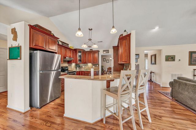 20 South Pointe LN, Moneta, VA 24121