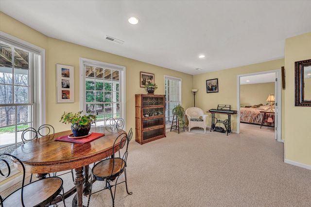 20 South Pointe LN, Moneta, VA 24121