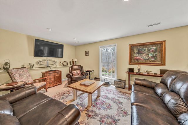 20 South Pointe LN, Moneta, VA 24121