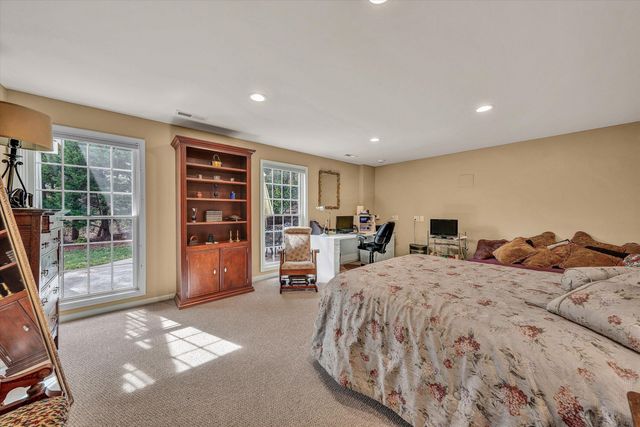 20 South Pointe LN, Moneta, VA 24121