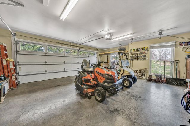 20 South Pointe LN, Moneta, VA 24121