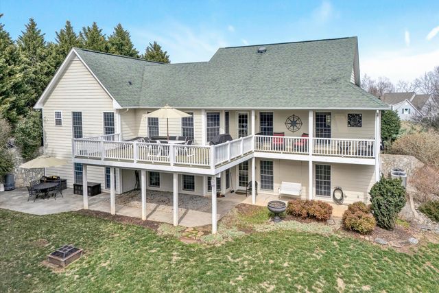 20 South Pointe LN, Moneta, VA 24121