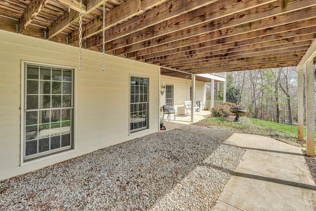 20 South Pointe LN, Moneta, VA 24121