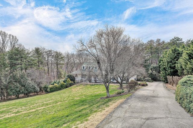 20 South Pointe LN, Moneta, VA 24121