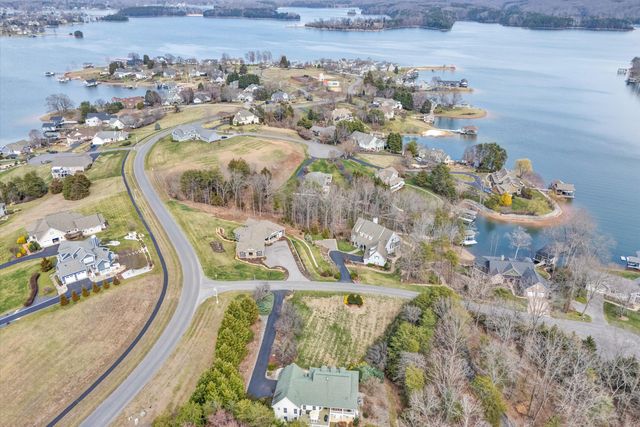 20 South Pointe LN, Moneta, VA 24121