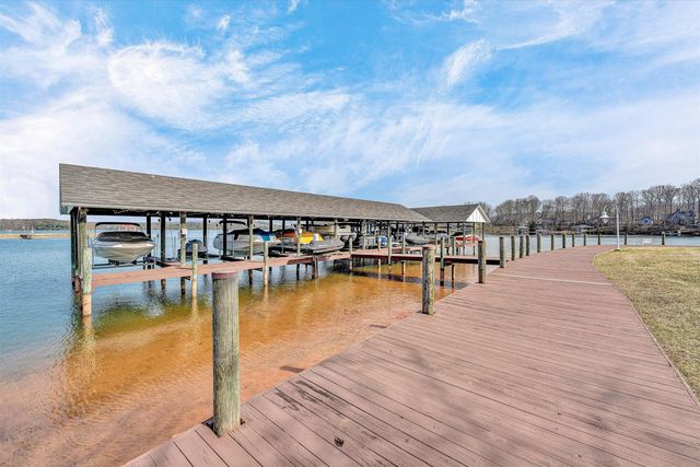 20 South Pointe LN, Moneta, VA 24121