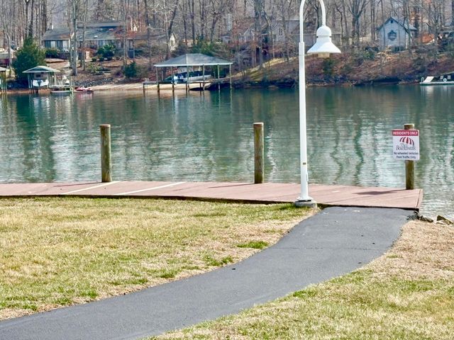 20 South Pointe LN, Moneta, VA 24121