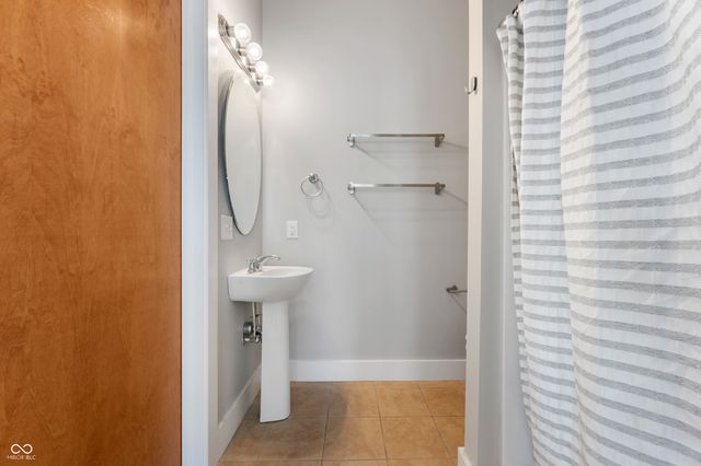 721 E North Street APT 1C, Indianapolis, IN 46202
