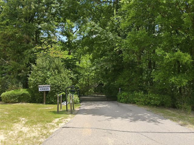 104 E Barker Creek Drive, Scroggins, TX 75480