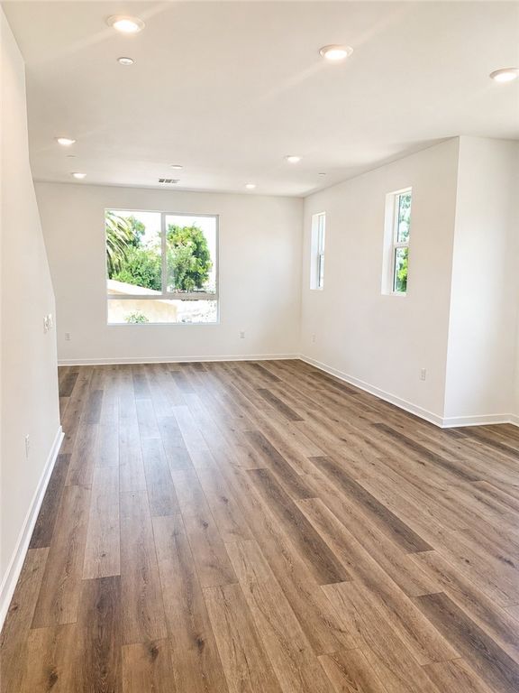 Image 10 of property listing at 9425 1/2 N. Sepulveda Blvd. 1, North Hills, CA 91343