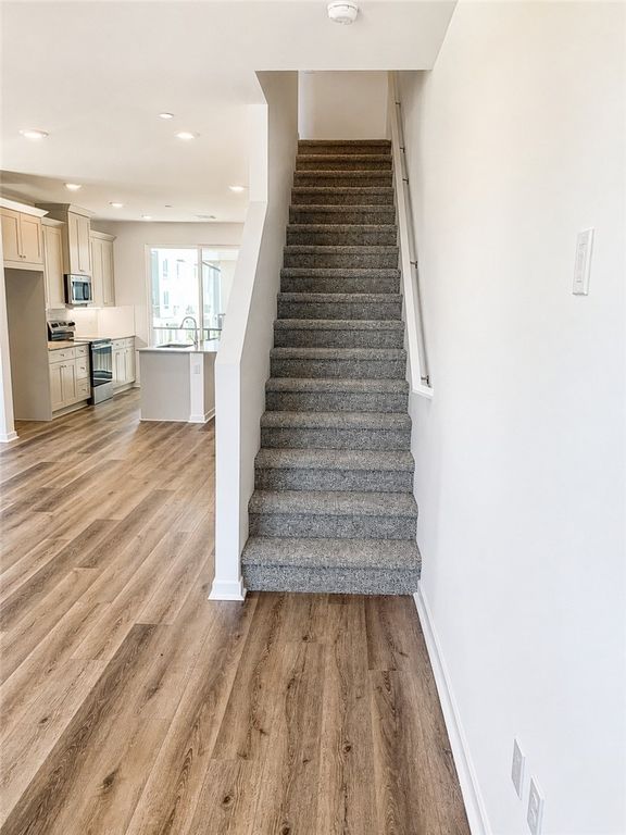 Image 12 of property listing at 9425 1/2 N. Sepulveda Blvd. 1, North Hills, CA 91343