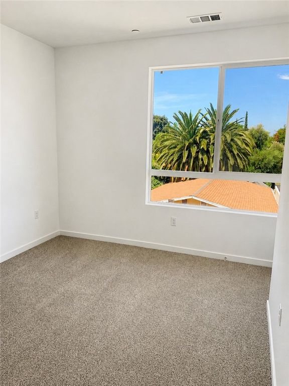 Image 14 of property listing at 9425 1/2 N. Sepulveda Blvd. 1, North Hills, CA 91343